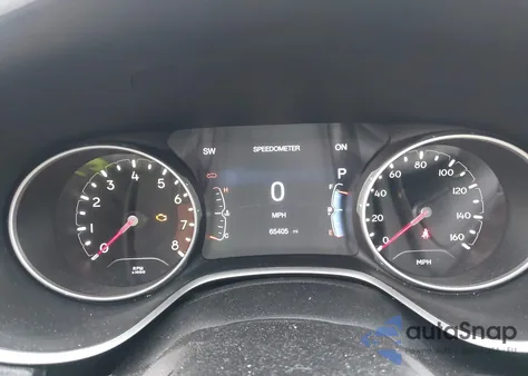 2018 Jeep Compass Latitude 4X4 z USA, uszkodzony, nr VIN 3C4NJDBB9JT307423